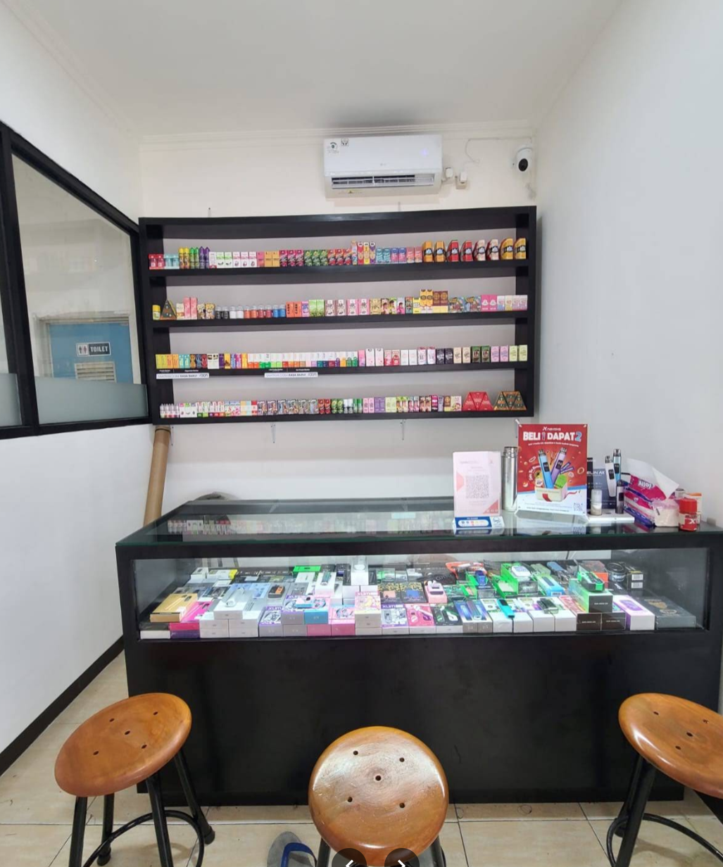 Rak display produk dan interior Story Vape Andong Jakarta Barat